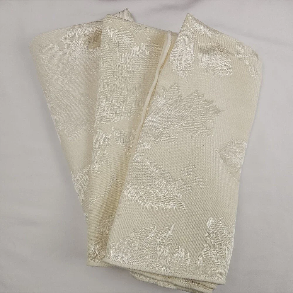 Lot of 7 Essential Home Cloth Napkins Red Cream Jacquard Polyester Holiday
